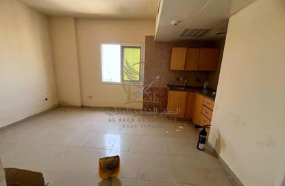 Apartment - Studio - 1 for rent in Al Qulaya'ah - Al Sharq - Sharjah