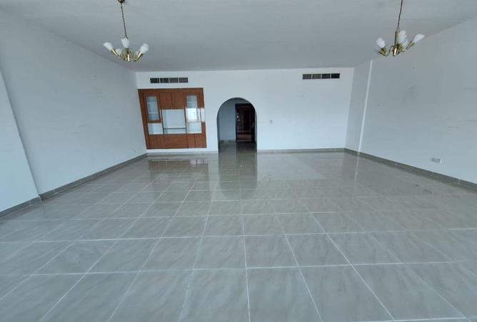 2PFYbtIsWmG - Property Main Image