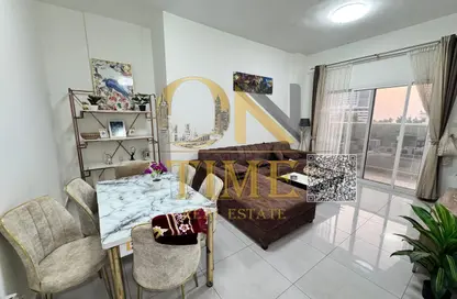 شقة - 2 غرف نوم - 3 حمامات للايجار في مساكن كورنيش عجمان - طريق كورنيش عجمان - عجمان