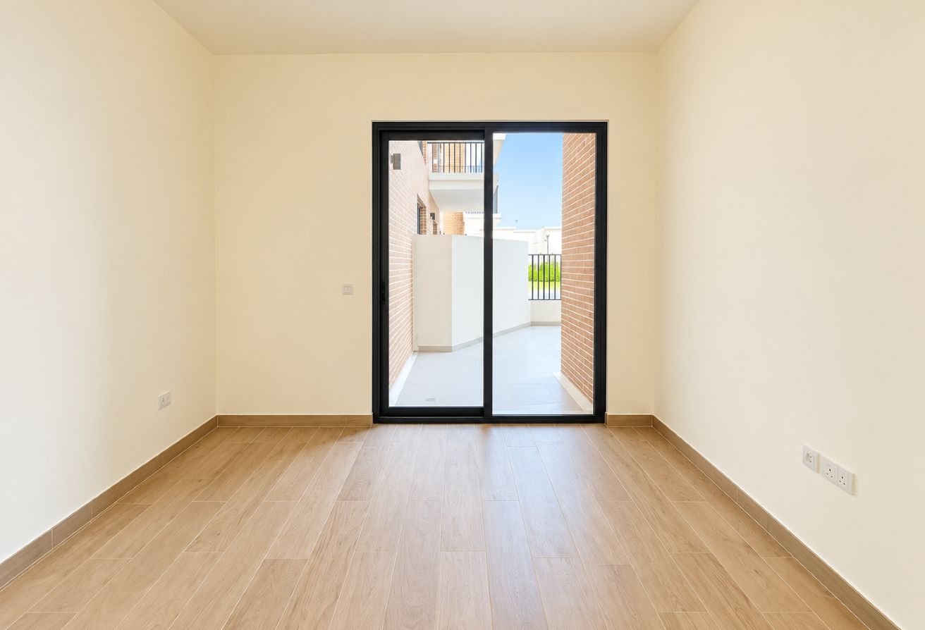 3 bedroom apartment in The Mayfair, Town Square: 8