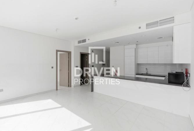 Ready to move in | Huge Layout | Prime Location photo 2