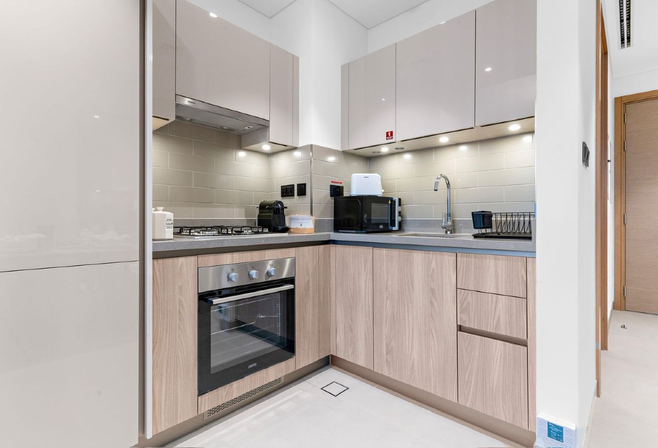 VACANT | FURNISHED | BURJ & VILLAS VIEW gallery image