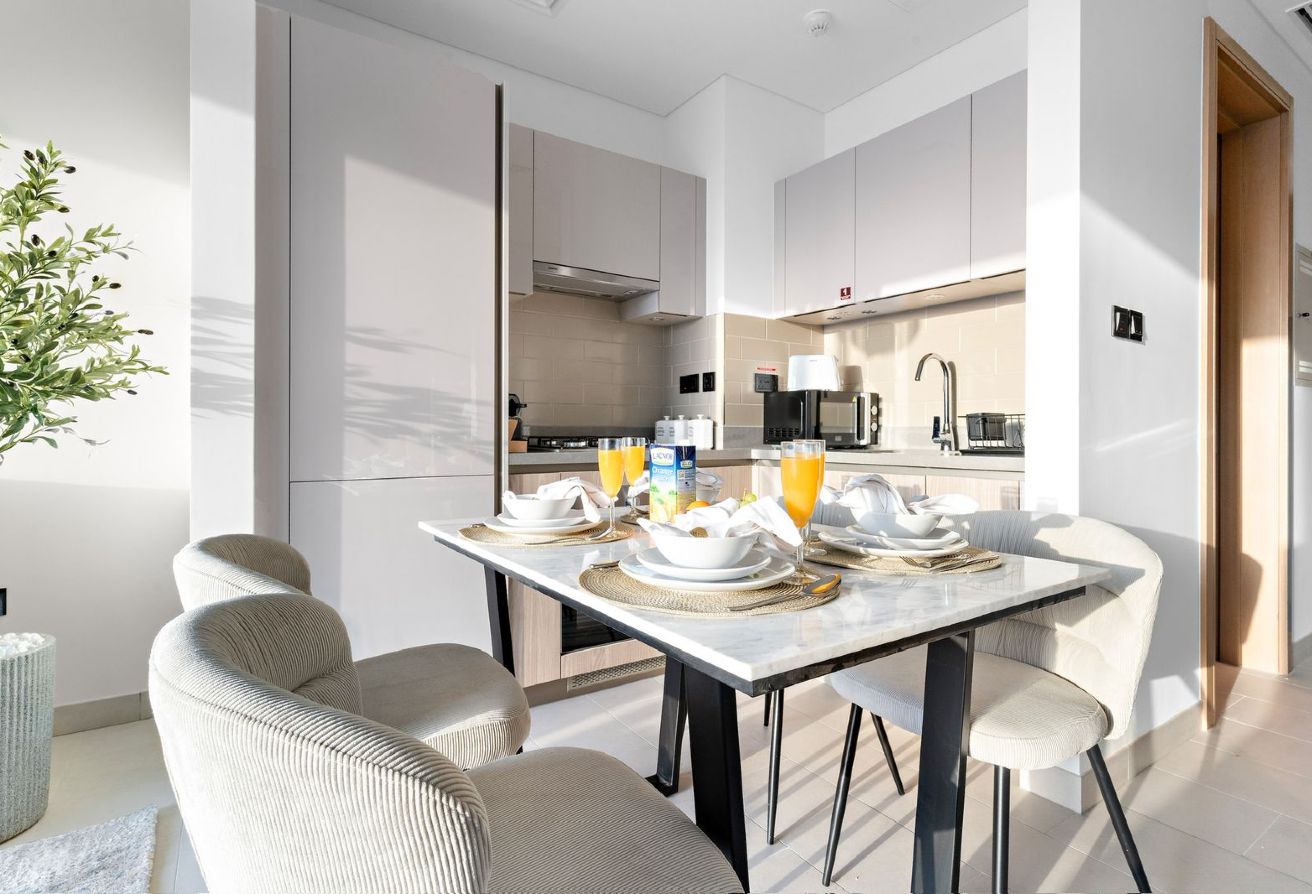 VACANT | FURNISHED | BURJ & VILLAS VIEW gallery image