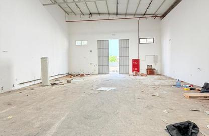 Warehouse - Studio - 1 Bathroom for rent in Umm Al Thuoob - Umm Al Quwain