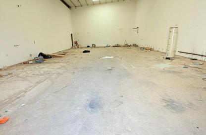 Warehouse - Studio - 1 Bathroom for rent in Umm Al Thuoob - Umm Al Quwain