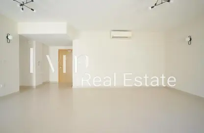 Apartment - 3 Bedrooms - 3 Bathrooms for rent in Dar Al Buteen 1 - Al Muraqqabat - Deira - Dubai