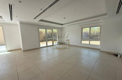 Villa - 3 - 5 for rent in Villa Lantana 1 - Villa Lantana - Dubai Science Park - Dubai