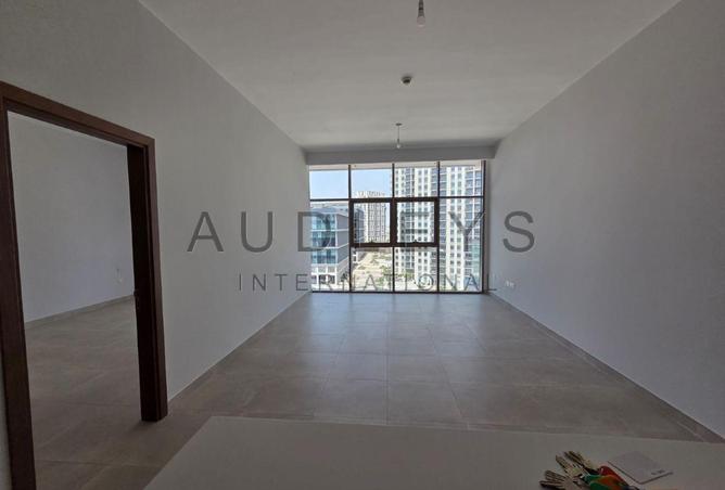Largest 1 Bedroom | Vacant | No balcony photo 3