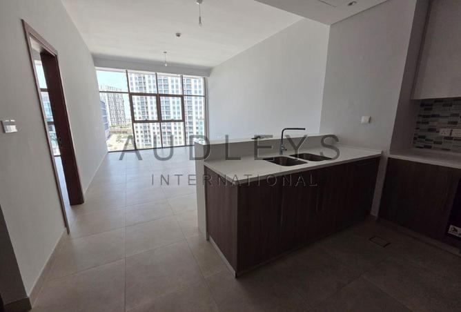 Largest 1 Bedroom | Vacant | No balcony photo 2