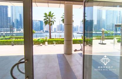 Retail - Studio for rent in Lake Central - Business Bay - Dubai