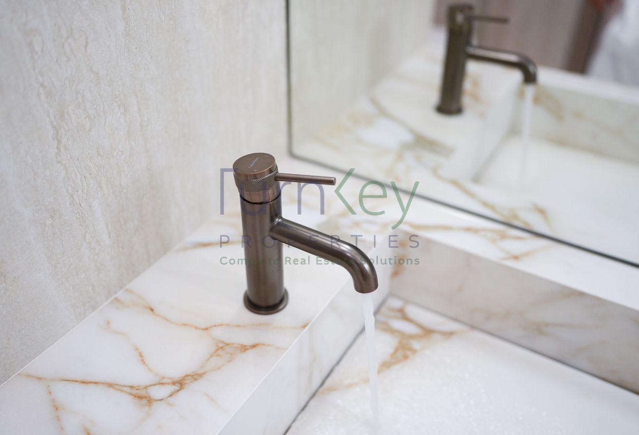 1 OF 1 HIGH END RENOVATED 2 BED APARTMENT photo 21