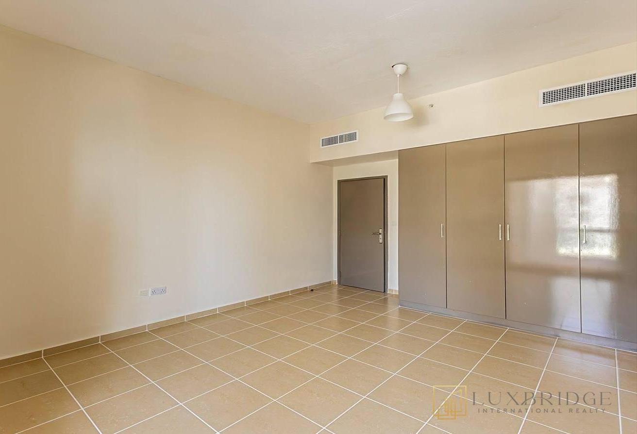 High Floor | Unfurnished | Vacant photo 10