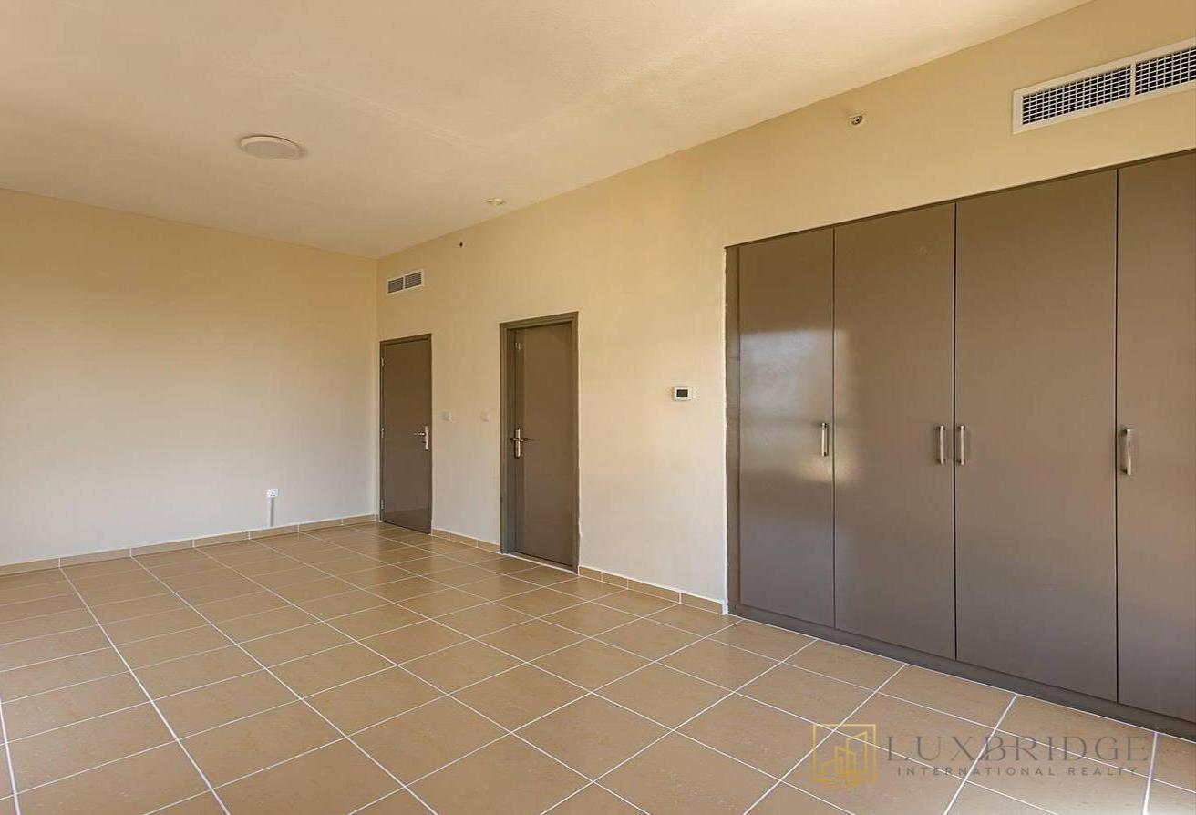 High Floor | Unfurnished | Vacant photo 9