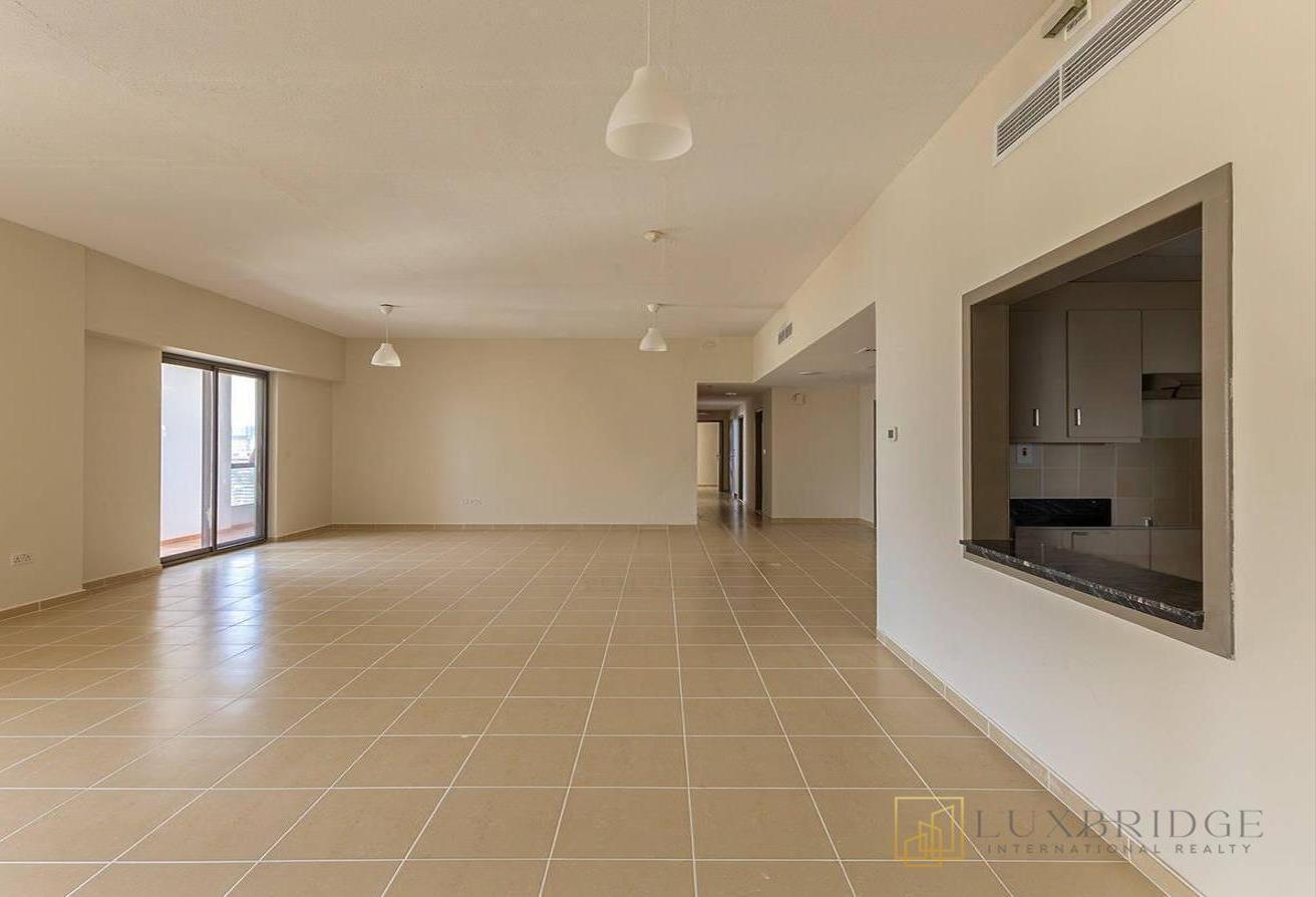High Floor | Unfurnished | Vacant photo 3