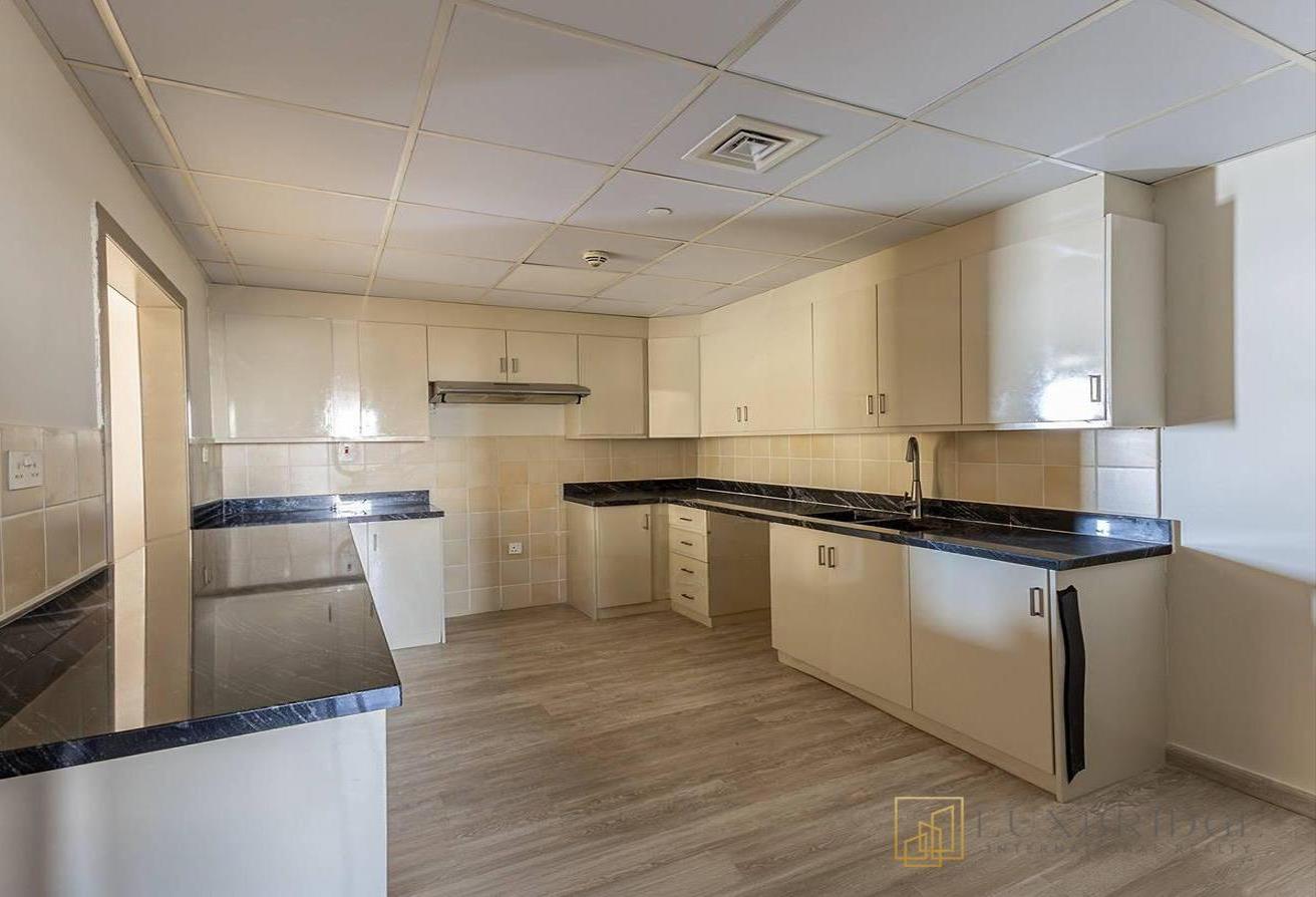 High Floor | Unfurnished | Vacant photo 7