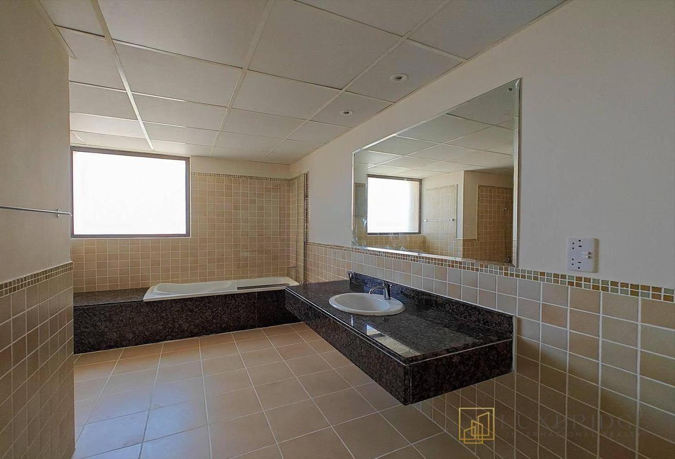 High Floor | Unfurnished | Vacant photo 6
