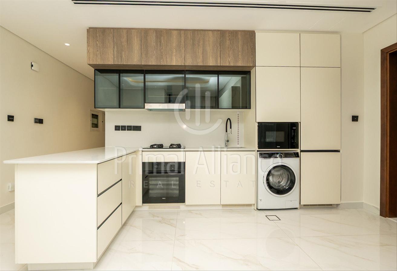 Exclusive | Brand New Furnished 1BR | Pool and Skyline View photo 8