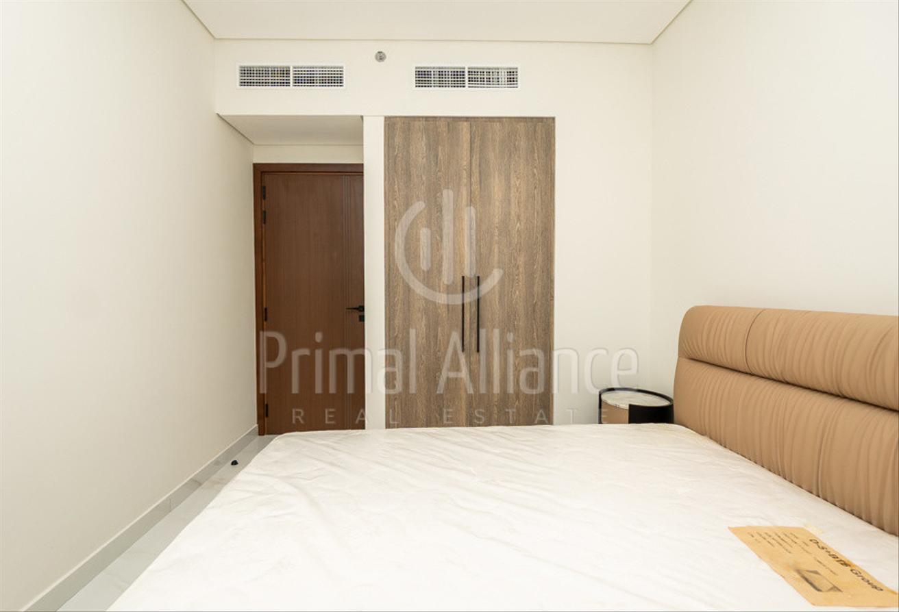 Exclusive | Brand New Furnished 1BR | Pool and Skyline View photo 11