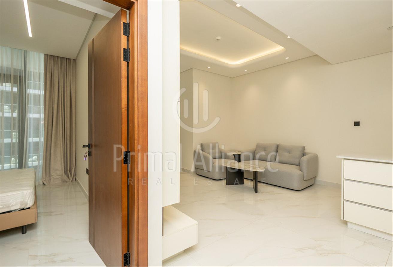 Exclusive | Brand New Furnished 1BR | Pool and Skyline View photo 3