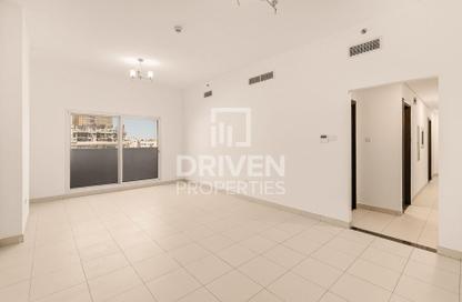 Apartment - 2 Bedrooms - 3 Bathrooms for rent in DuWest Residence - Jumeirah Garden City - Al Satwa - Dubai