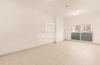 Apartment - 2 Bedrooms - 3 Bathrooms for rent in DuWest Residence - Jumeirah Garden City - Al Satwa - Dubai