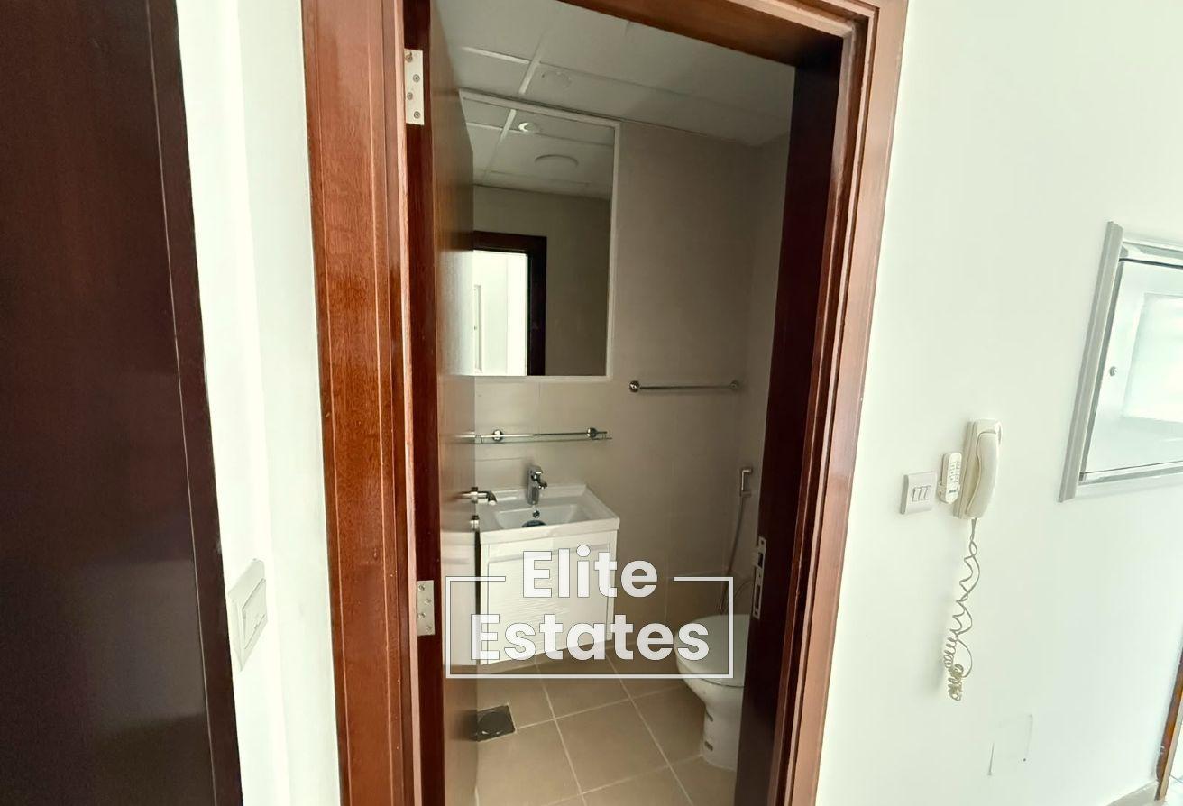 1 Month Rent Free | Shared Pool & Gym | Vacant photo 9