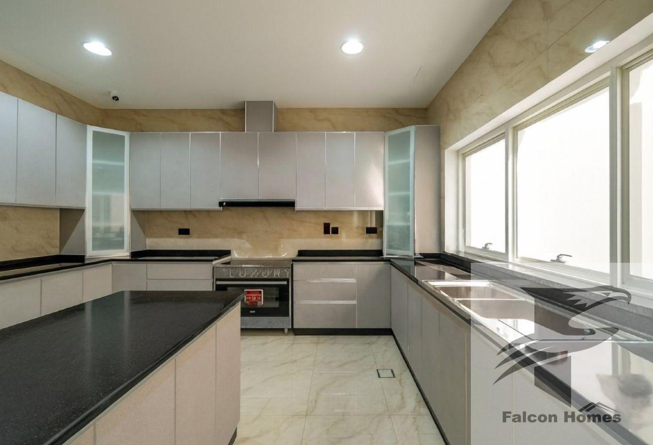 Spacious 7BR Luxury Villa with Pool and Garden photo 10