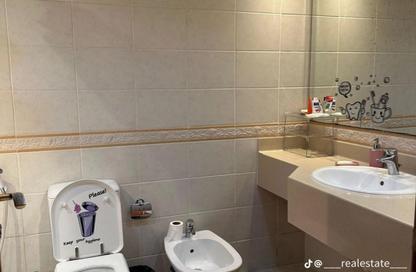 Apartment - 3 - 5 for sale in Al Dana Tower - Al Majaz 3 - Al Majaz - Sharjah