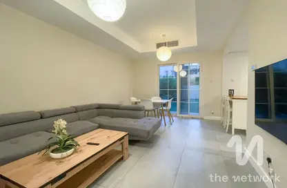 فيلا - 2 غرف نوم - 3 حمامات للايجار في الينابيع 7 - الينابيع - دبي