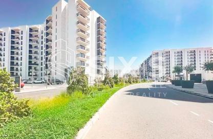 Apartment - 3 Bedrooms - 4 Bathrooms for sale in Waters Edge - Yas Island - Abu Dhabi