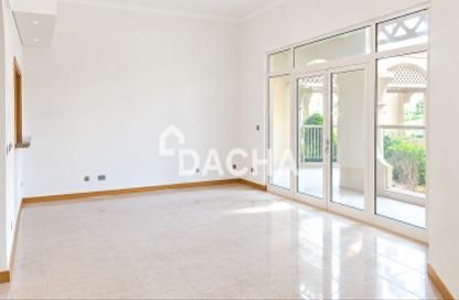 Apartment - 2 - 3 for rent in Al Anbara - Shoreline Apartments - Palm Jumeirah - Dubai