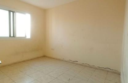 Apartment - 1 - 2 for rent in Al Qulayaa Building - Al Qulaya'ah - Al Sharq - Sharjah