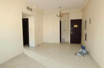 Apartment - 1 - 2 for rent in Al Qulayaa Building - Al Qulaya'ah - Al Sharq - Sharjah Apartment - 1 - 2 for rent in Al Qulayaa Building - Al Qulaya'ah - Al Sharq - Sharjah