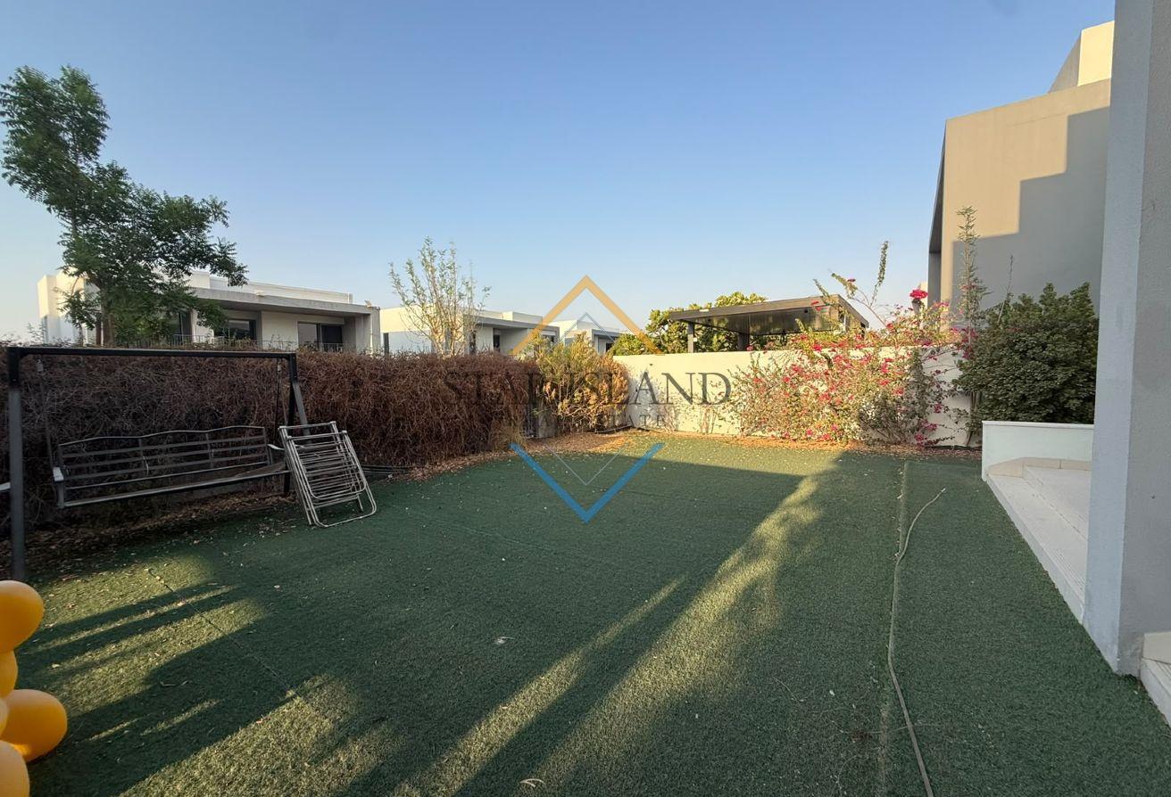 Unfurnished | Near to Park | Vacant photo 4