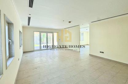 Villa - 3 Bedrooms - 5 Bathrooms for rent in District 7 - Jumeirah Park - Dubai