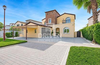 Villa - 5 Bedrooms - 6 Bathrooms for rent in Sienna Lakes - Jumeirah Golf Estates - Dubai