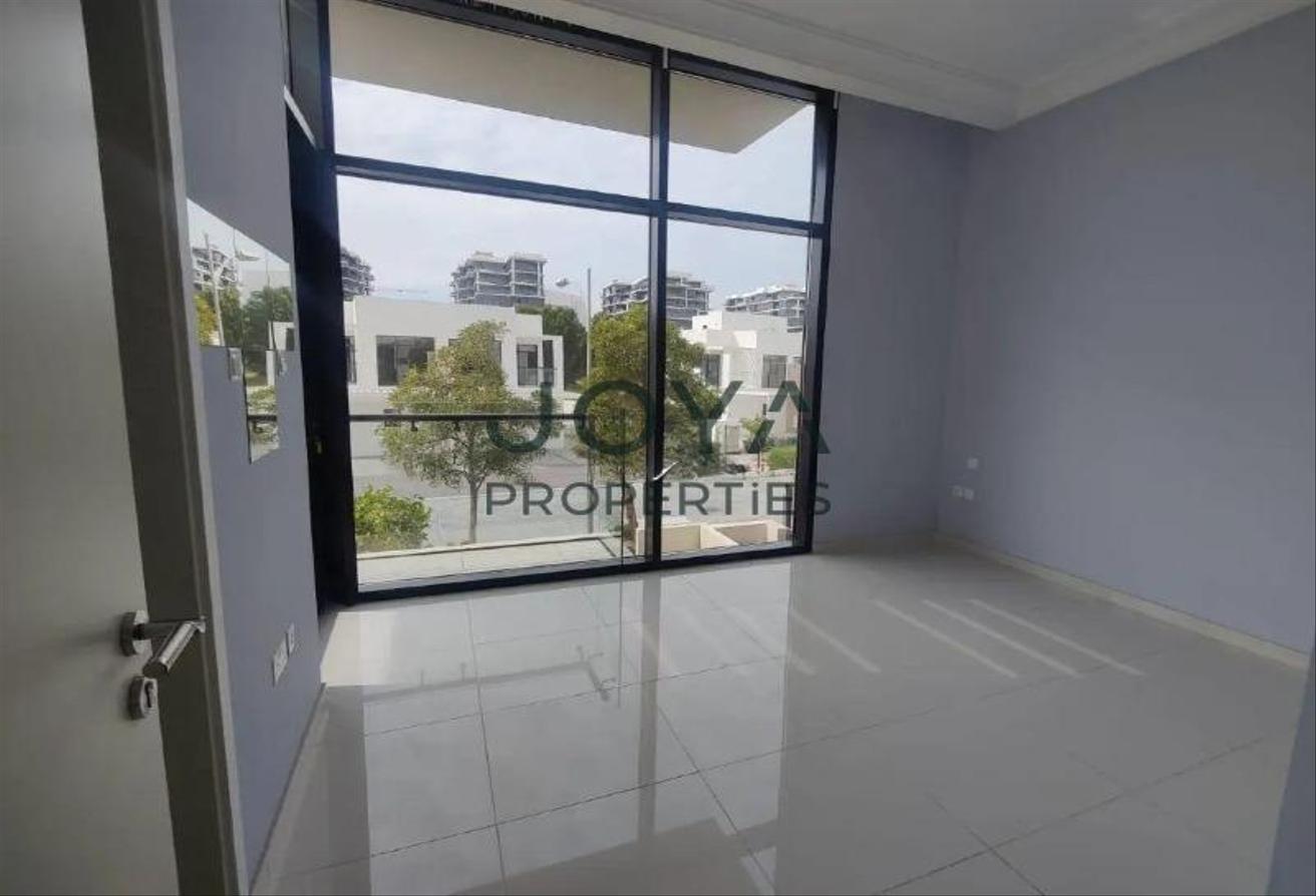 Vacant Soon | Spacious | THM photo 4