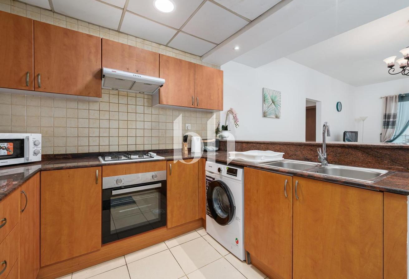 Fully Furnished | Lakeview | Spacious photo 6