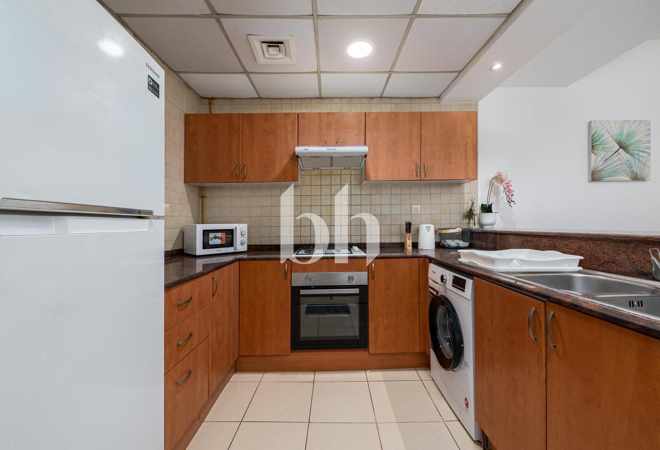 Fully Furnished | Lakeview | Spacious photo 5