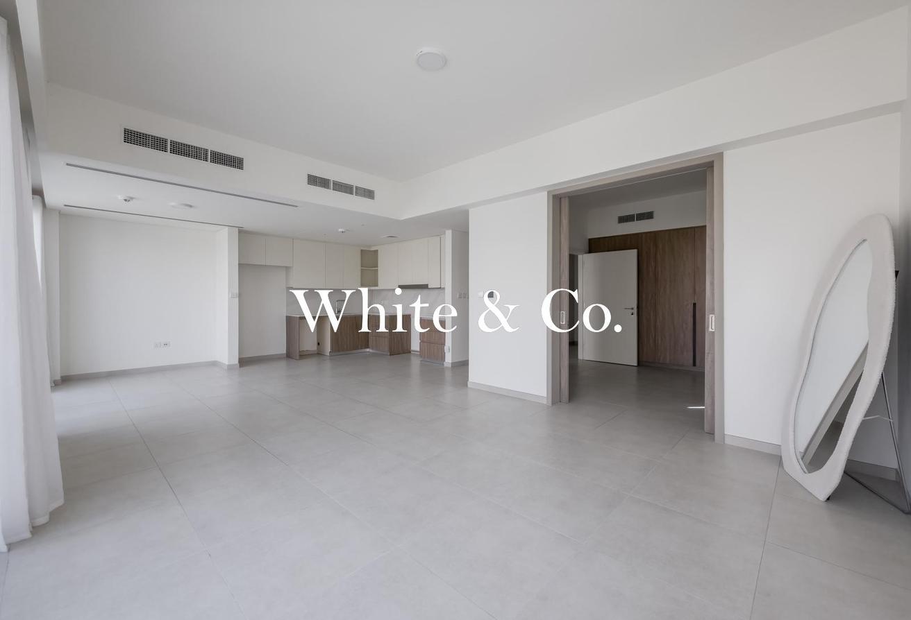 Vacant Now | Single Row Unit | Big Garden photo 3