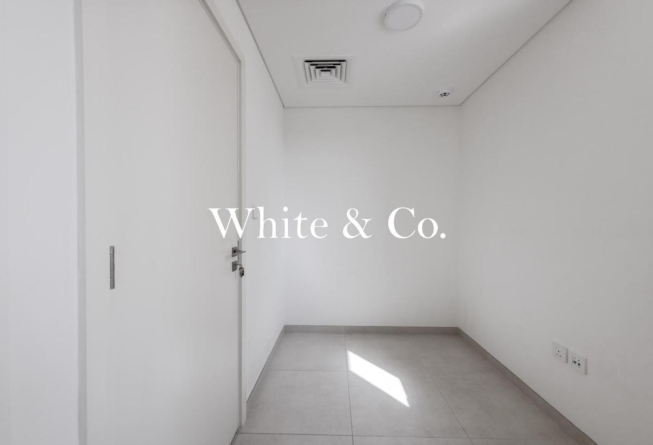 Vacant Now | Single Row Unit | Big Garden photo 15