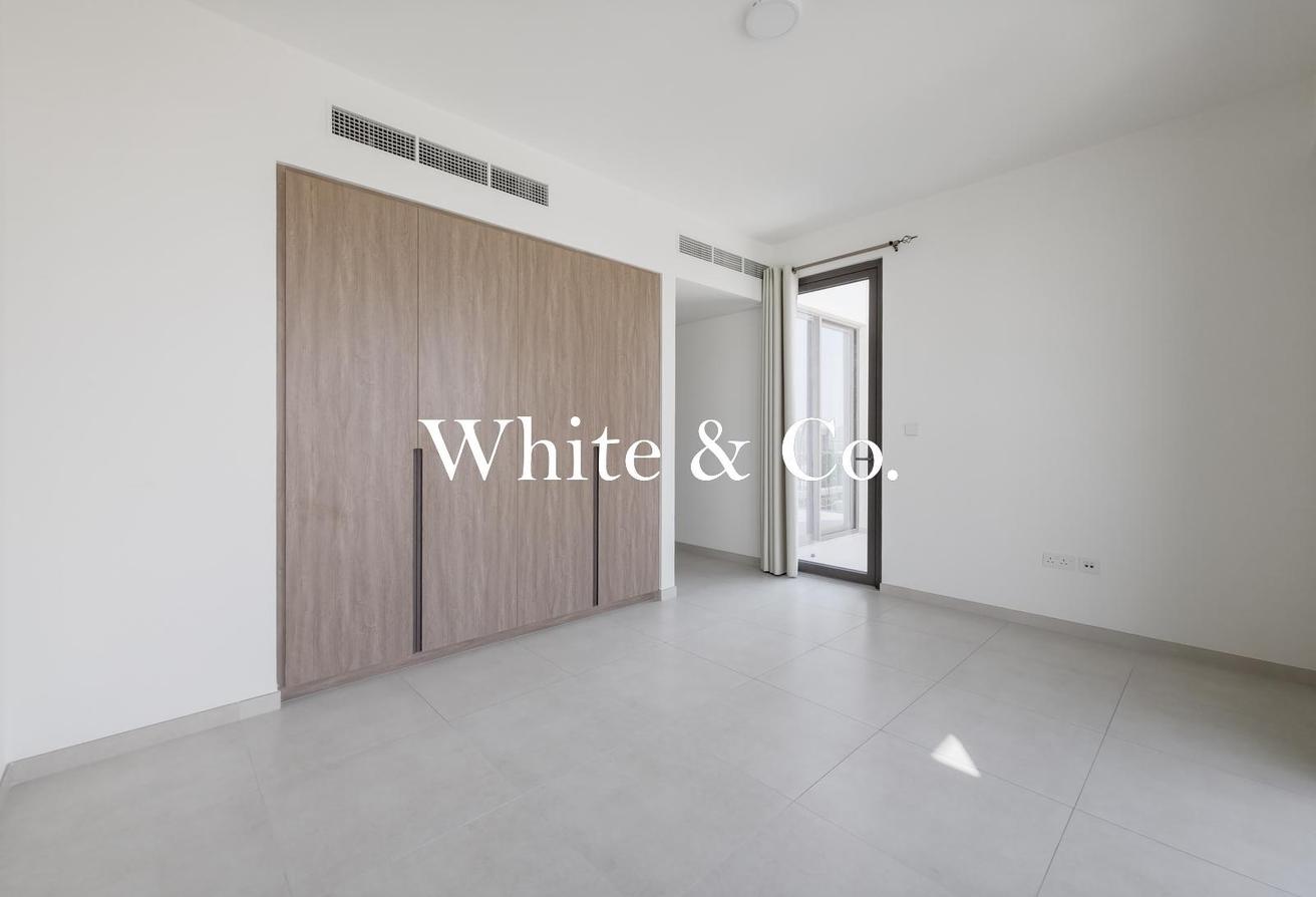 Vacant Now | Single Row Unit | Big Garden photo 6