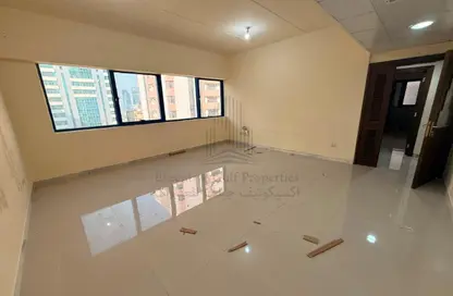 Apartment - 2 Bedrooms - 2 Bathrooms for rent in Hamdan Street - Abu Dhabi Apartment - 2 Bedrooms - 2 Bathrooms for rent in Hamdan Street - Abu Dhabi