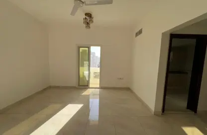 Apartment - 2 Bedrooms - 2 Bathrooms for rent in Al Qulaya'ah - Al Sharq - Sharjah