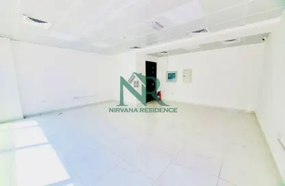 متجر - استوديو - 1 حمام للايجار في الخالدية - أبوظبي