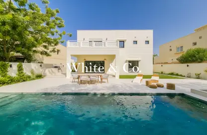 Villa - 5 Bedrooms - 4 Bathrooms for sale in Meadows 9 - Meadows - Dubai