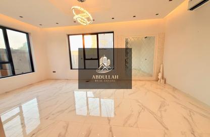 Villa - 5 - 6 for rent in Al Tarfa - Mughaidir - Sharjah