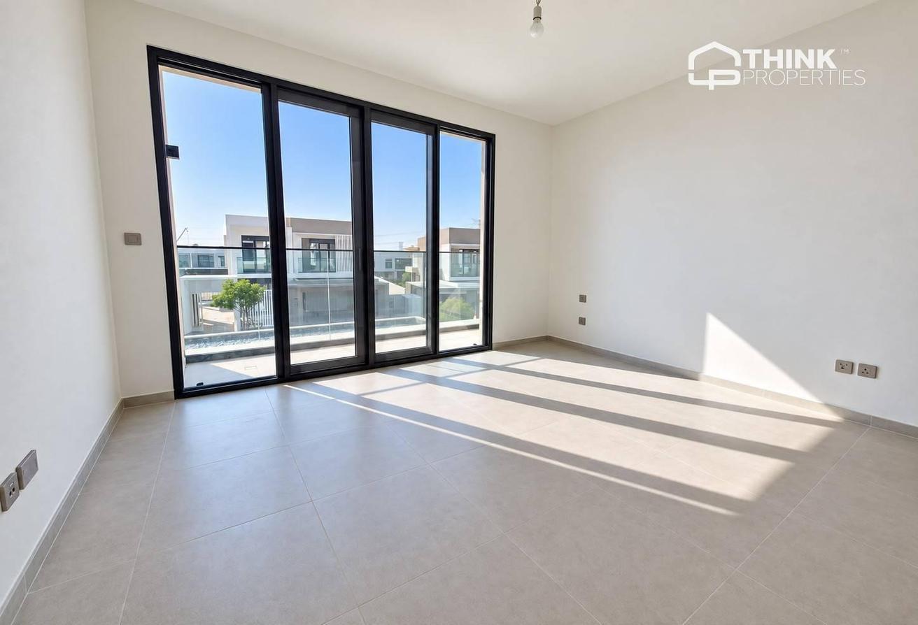 Large Corner Plot | Pool | Park View | Brand New photo 8