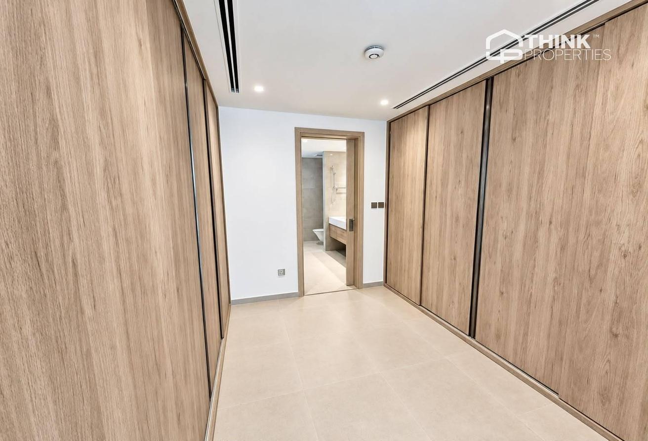 Large Corner Plot | Pool | Park View | Brand New photo 9