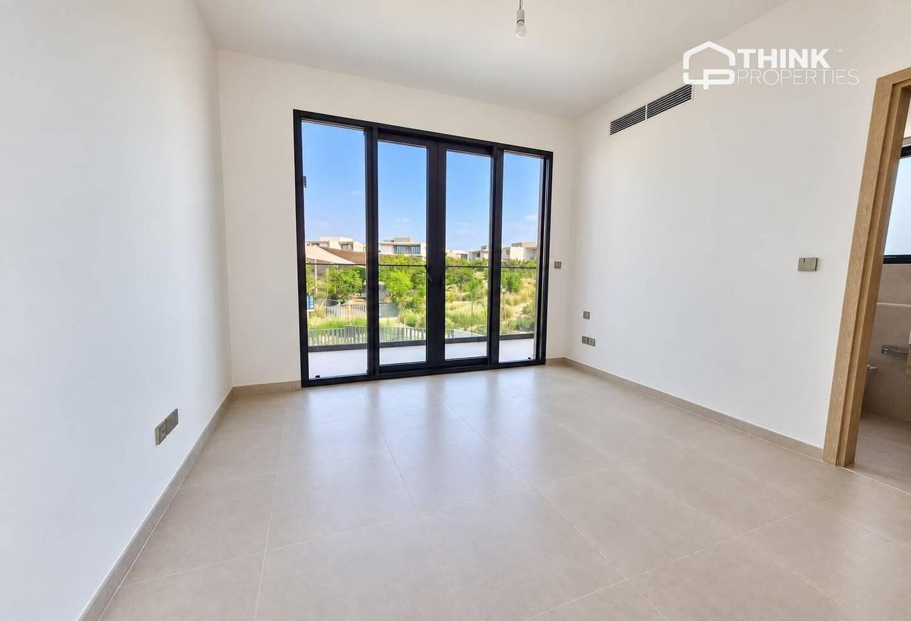 Large Corner Plot | Pool | Park View | Brand New photo 6